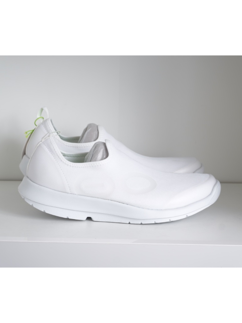 $149 Oofos Oomg Sport Low White Comfort Recovery Slip On Shoes Mens US 10 UK 9